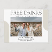 Modern witzige, kostenlose Getränke Hochzeit Siche Postkarte (Vorderseite)
