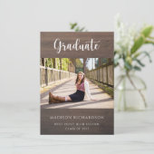 Modern Wood Grain Rustikales Foto Abschluss Einladung (Stehend Vorderseite)