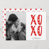 Modern XOXO Red Valentine’s Day Photo Card Einladung (Vorne/Hinten)