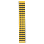 Modern yellow  beige &black dots monogram name großer tischläufer (Vorderseite)