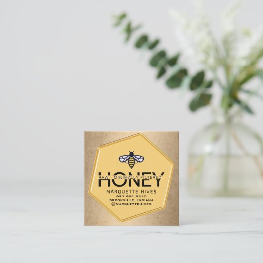Modern Yellow Hexagon Gold Border Honey Apiary Quadratische Visitenkarte (Stehend Vorderseite)