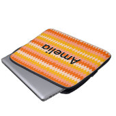 Modern Yellow, Orange & White Zig Zag Pattern Laptopschutzhülle (Vorne Knopf)