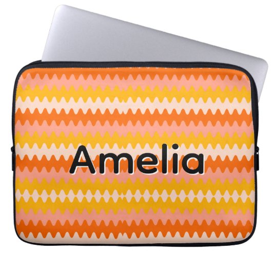 Modern Yellow, Orange & White Zig Zag Pattern Laptopschutzhülle (Vorderseite)