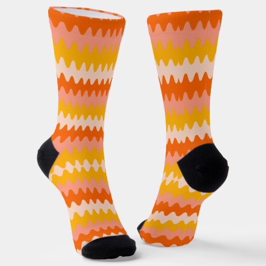 Modern Yellow, Orange & White Zig Zag Pattern Socken (Gewinkelt)