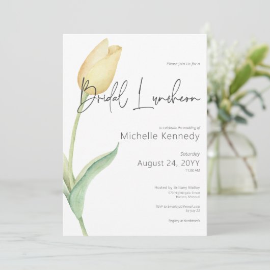 Modern Yellow Tulip Solo Bridal Luncheon Einladung (Stehend Vorderseite)