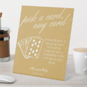 Modern Yellow Wedding Playing Cards Pedestal-Zeich Sockelschild (In Situ)