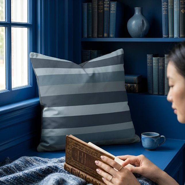 Moderna Linear | Schiefer & Nordsee Kissen (Lifestyle Shot)