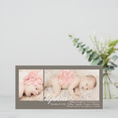 Moderne 2-Foto Baby Girl Geburtsankündigung Ankündigung (Stehend Vorderseite)