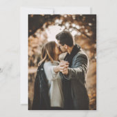 Moderne 2-Foto-Elegante Script-Hochzeit Einladung (Rückseite)