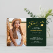 Moderne 2 Foto Forest Green & Gold Foil Grad Card Folieneinladung (Stehend vorne)