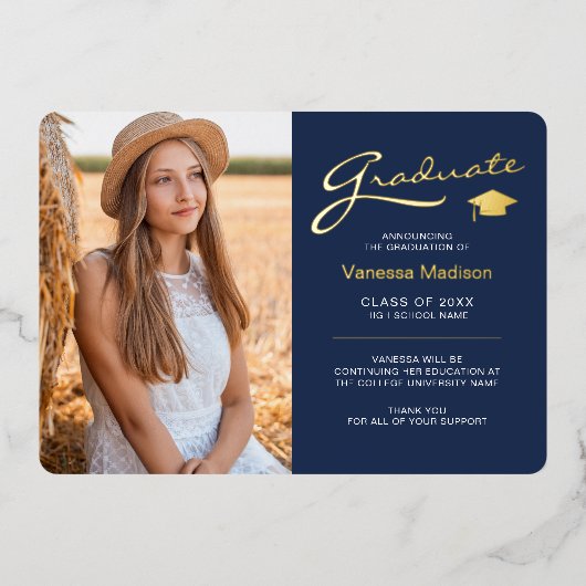 Moderne 2 Foto Navy Blue & Gold Foil Grad Card Folieneinladung (Vorderseite)