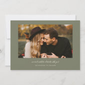 Moderne 2-Foto-Sage-Grün-Hochzeit Save The Date (Rückseite)