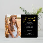 Moderne 2 Foto Schwarz-weiß & Gold Foil Grad Card Folieneinladung (Stehend vorne)