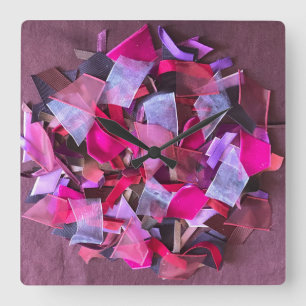 Moderne 3D-Effekt bordeauxrosa lila Bänder Quadratische Wanduhr