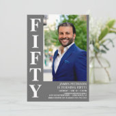 Moderne 50. Geburtstagsparty im Foto Einladung (Stehend Vorderseite)