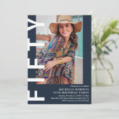 Moderne 50. Geburtstagsparty im Foto Einladung (Stehend Vorderseite)