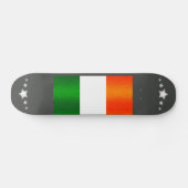Moderne abgestreifte irische Flagge Skateboard (Horizontal)