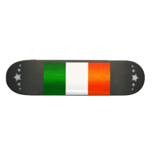 Moderne abgestreifte irische Flagge Skateboard