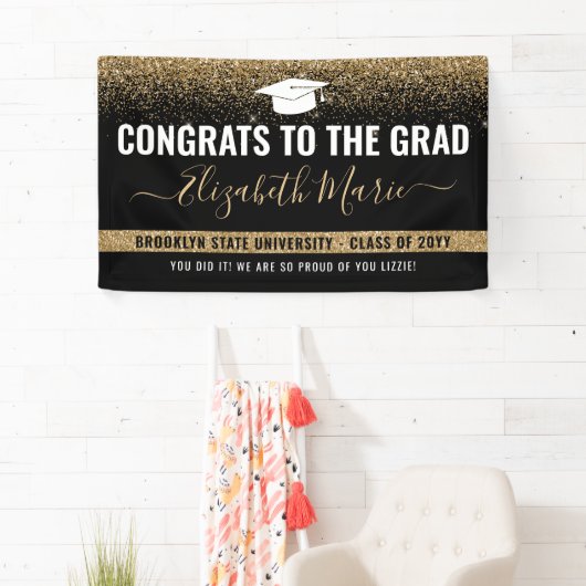 Moderne Abschluss Black Gold Glitzer Class 2021 Banner (Insitu)