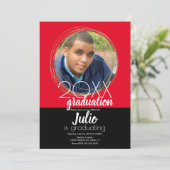 Moderne Abschluss Feier Zwei-Tone-Foto Rot Einladung (Stehend Vorderseite)