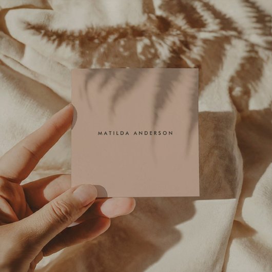 Moderne, abstrakt-beigefarbene Terrakotta Quadratische Visitenkarte