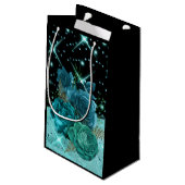 Moderne Abstrakte Aquamarine Blume, Aqua Glitzer D Kleine Geschenktüte (Rückseite Schrägansicht)