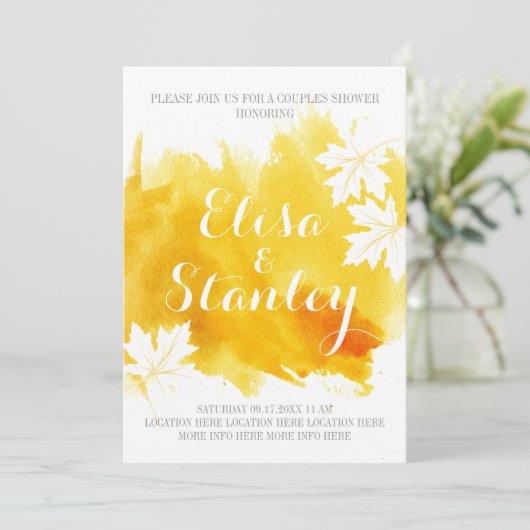 Moderne abstrakte Aquarellgelbe Paare Dusche Einladung (Stehend Vorderseite)