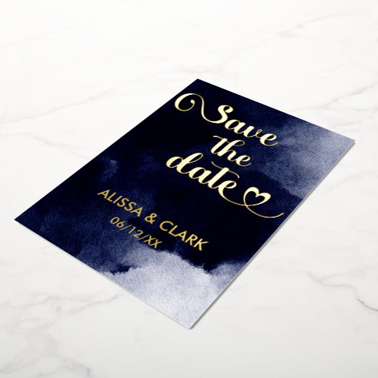 Moderne Abstrakte Aquarellmauer Save the Date Folieneinladung (Gedreht)