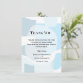 Moderne Abstrakte blaue Minimalistische Kunsthochz Dankeskarte (Stehend Vorderseite)