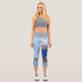 Moderne Abstrakte blaugraue Fraktal Grafik Capri Leggings (Vorderseite)
