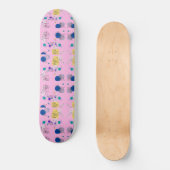 Moderne abstrakte Blume in Rosa Skateboard (Vorderseite)