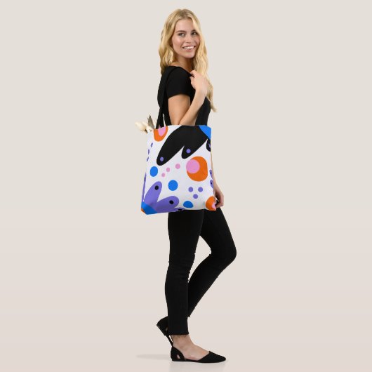 Moderne Abstrakte Blumen Tasche (Am Model)