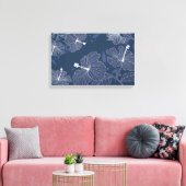Moderne Abstrakte Blüten in Navy Blue Leinwanddruck (Insitu (Wohnzimmer))
