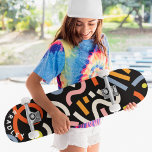 Moderne Abstrakte Formen - kundenspezifischer Pers Skateboard<br><div class="desc">Moderne Abstrakte Formen Custom Personalisiert Name Skateboard bietet Ihren personalisierten Namen in der modernen Typografie mit farbenfrohen abstrakten Formen auf schwarzem Hintergrund. Personalisieren Sie diese, indem Sie den Text in dem dafür vorgesehenen Textfeld bearbeiten. Geben Sie Ihrem Lieblingskateboarder zu Weihnachten, Geburtstag oder Ihrer BESTE FREUNDIN ein maßgeschneidertes Geschenk, ein personalisiertes...</div>