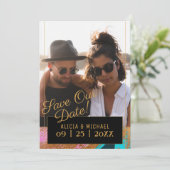 Moderne abstrakte Malerei Goldskript Foto Hochzeit Save The Date (Stehend Vorderseite)