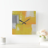 moderne abstrakte Malerei in Graugelb Quadratische Wanduhr (Zuhause)