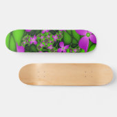 Moderne Abstrakte Neon Pink Green Fraktal Blume Skateboard (Horizontal)