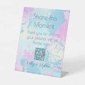 Moderne abstrakte Pastell-Hochzeitsfoto-Share-QR-C Sockelschild (Vorderseite)