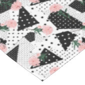 Moderne Abstrakte Punkte und rosa Blume Tischdecke (Schrägansicht)