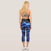 Moderne Abstrakte Schwarz-Blau-Nebel Capri Leggings (Rückseite)