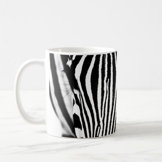 Moderne abstrakte Zebra-Streifen in Schwarz/Weiß Kaffeetasse (Links)