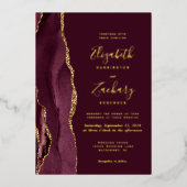 Moderne Agate Burgundy Red Gold Wedding Folieneinladung (Vorderseite)