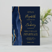 Moderne Agate Navy Blue Gold Hochzeit Folieneinladung (Stehend vorne)