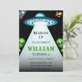 Moderne Alien Birthday Einladung (Stehend Vorderseite)