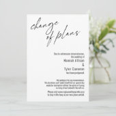 Moderne Änderung von Plänen verzögert Hochzeitkart Einladung (Stehend Vorderseite)