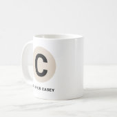 Moderne Anfangs-Tasse – „C steht für [Name]“-Desig Kaffeetasse (Vorderseite Links)