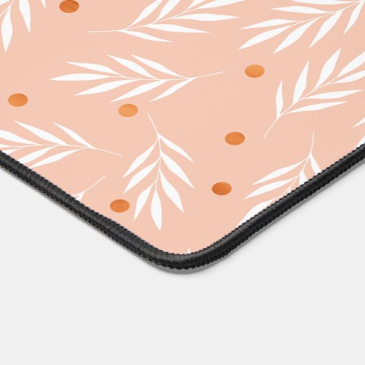 Moderne Apricot-Rosa Blätter Muster Schreibtischunterlage (Ecke)