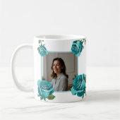 Moderne Aquamarine Rose Monogram Custom Mama Kaffeetasse (Links)