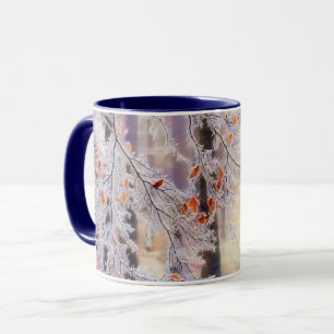Moderne Aquarellfarben mit bunten, schneebedeckten Tasse