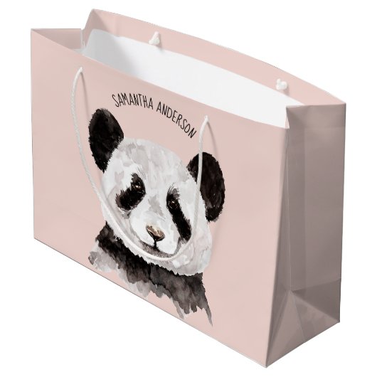 Moderne Aquarellpanda mit Namen und Pastellrosa Große Geschenktüte (Rückseite Schrägansicht)
